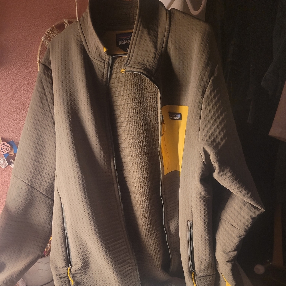 Patagonia zip up sweater/jacket